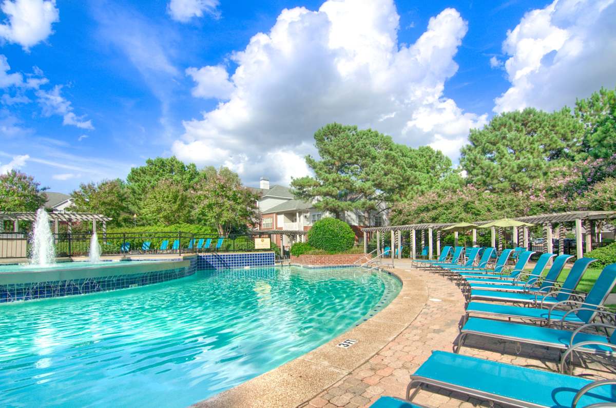 Enclave at Wolfchase pool with fountain and lounge chairs - Memphis, TN